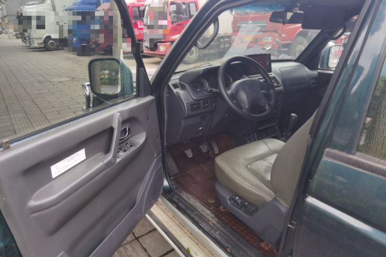 Used Leopaard Heijingang 2009 2.4L Manual Transmission 4x4 China Stage III Driver Seat