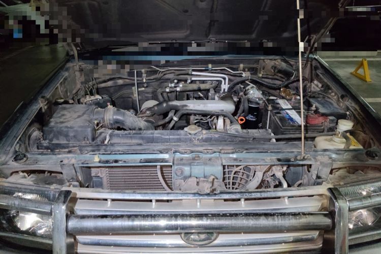 Used Leopaard Heijingang 2009 2.5T Diesel Two-Wheel Drive Engine Bay