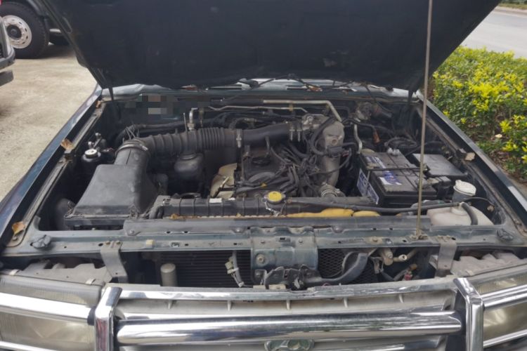 Used Leopaard Heijingang 2009 2.4L Manual Transmission 4x4 China Stage III Engine Bay