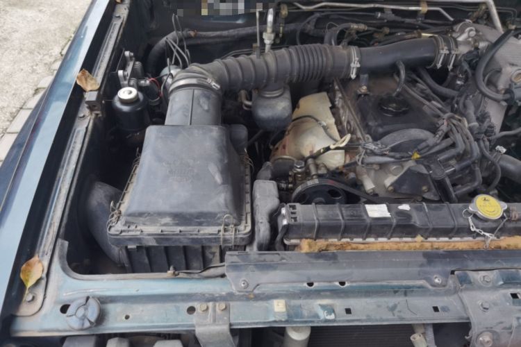 Used Leopaard Heijingang 2009 2.4L Manual Transmission 4x4 China Stage III Engine Bay Right