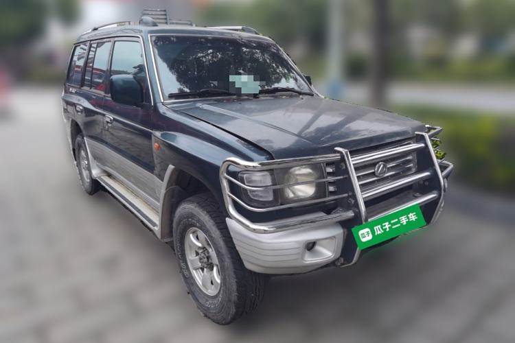 Used Leopaard Heijingang 2009 2.4L Manual Transmission 4x4 China Stage III Front Right 45 Deg