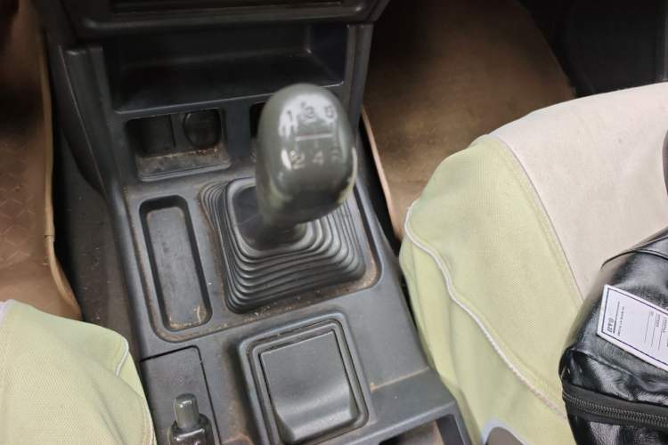 Used Leopaard Heijingang 2009 2.4L Manual Two-Wheel Drive Gear Lever