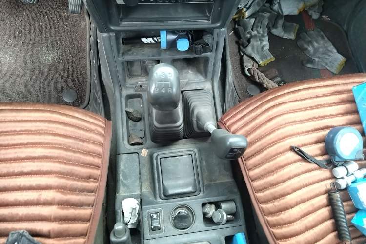 Used Leopaard Heijingang 2009 2.4L Manual 4x4 Gear Lever