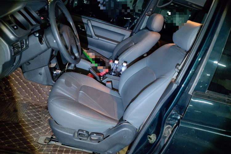 Used Leopaard Heijingang 2009 2.5T Diesel Two-Wheel Drive Left Front Seat