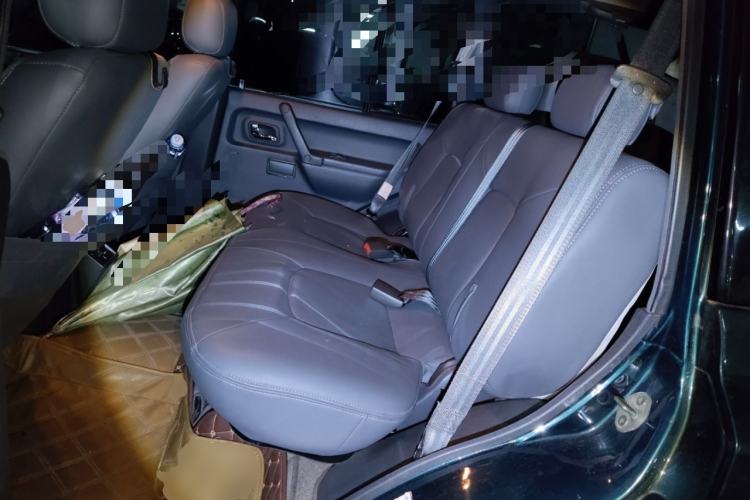 Used Leopaard Heijingang 2009 2.5T Diesel Two-Wheel Drive Left Rear Seat