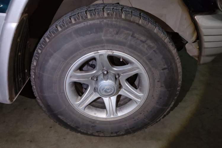 Used Leopaard Heijingang 2009 2.5T Diesel Two-Wheel Drive Right Front Wheel Hub