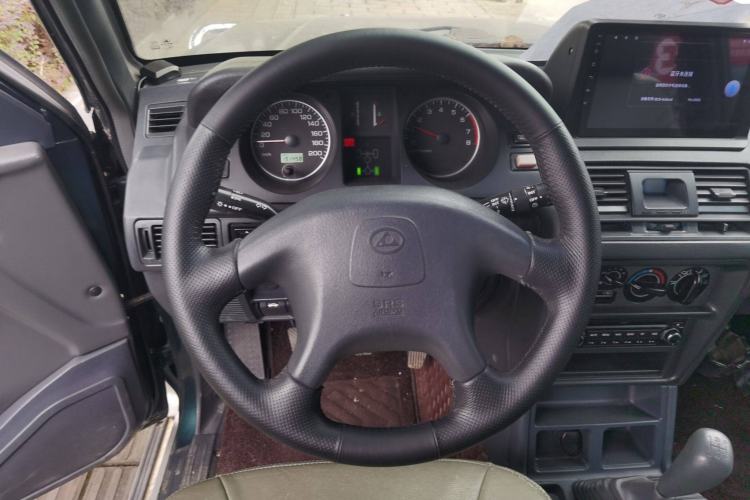 Used Leopaard Heijingang 2009 2.4L Manual Transmission 4x4 China Stage III Steering Wheel
