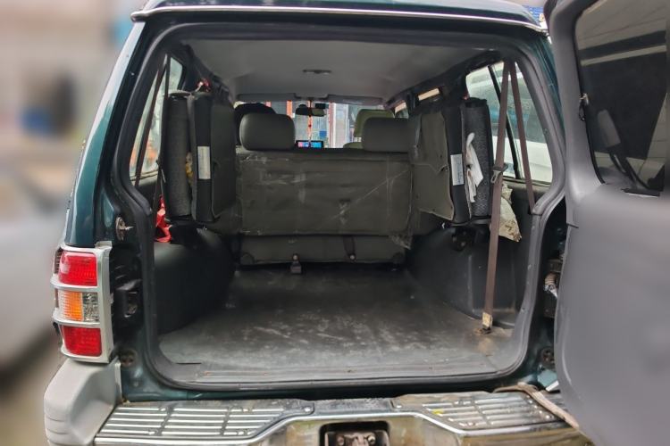 Used Leopaard Heijingang 2009 2.4L Manual Two-Wheel Drive Trunk