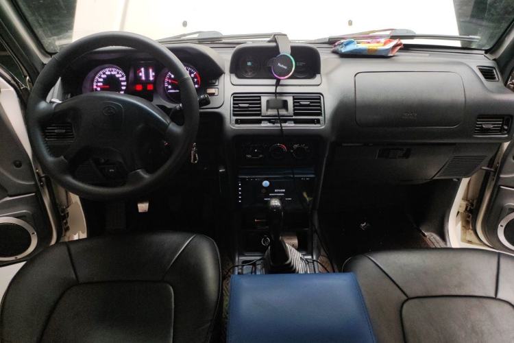 Used Leopaard Heijingang 2009 2.4L Manual Two-Wheel Drive Center Console