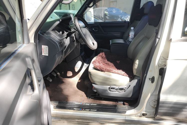 Used Leopaard Heijingang 2009 2.4L Manual 4x4 Driver Seat
