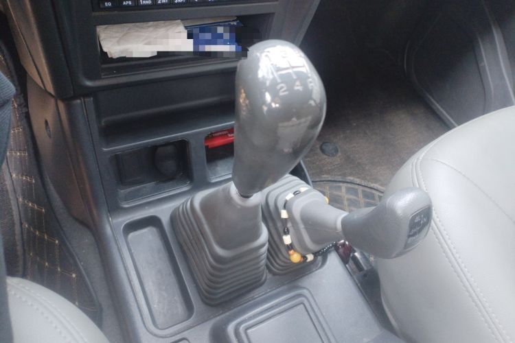 Used Leopaard Heijingang 2009 2.4L Manual 4x4 Gear Lever