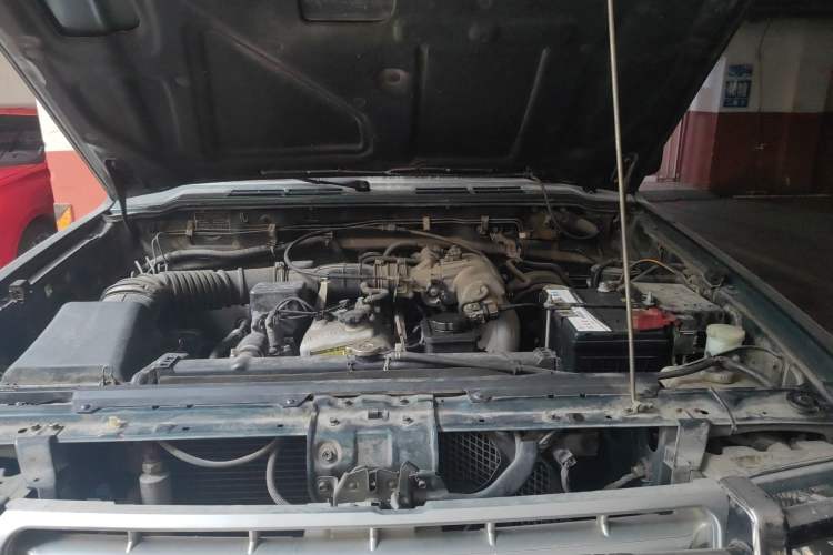 Used Leopaard Heijingang 2013 2.2L Manual Two-Wheel Drive Standard Version Engine Bay