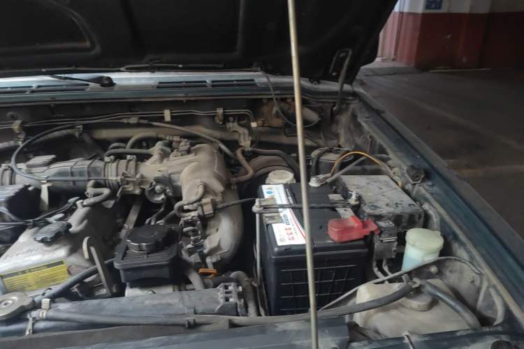 Used Leopaard Heijingang 2013 2.2L Manual Two-Wheel Drive Standard Version Engine Bay Left