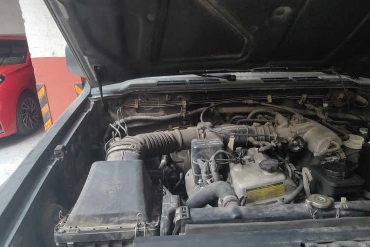 Used Leopaard Heijingang 2013 2.2L Manual Two-Wheel Drive Standard Version Engine Bay Right