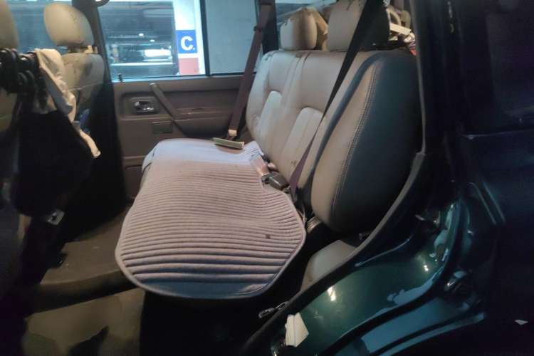 Used Leopaard Heijingang 2013 2.2L Manual Two-Wheel Drive Standard Version Left Rear Seat