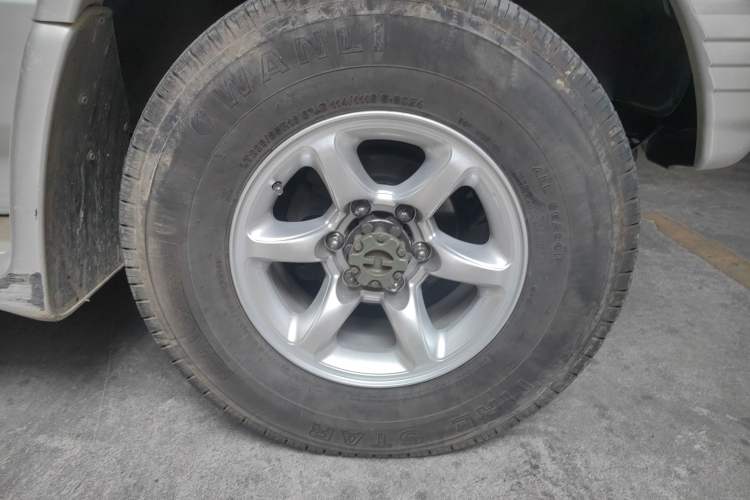 Used Leopaard Heijingang 2013 2.2L Manual Two-Wheel Drive Standard Version Right Front Wheel Hub