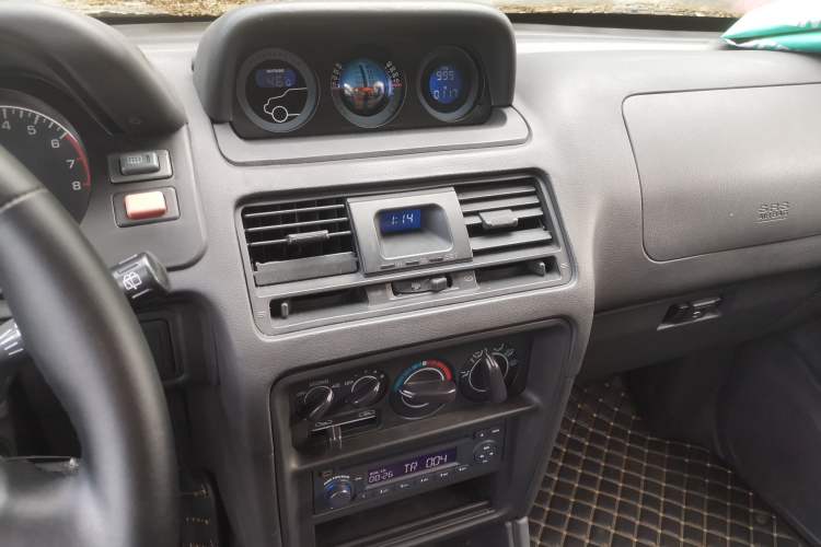 Used Leopaard Heijingang 2013 2.2L Manual 4x4 Standard Edition Audio And AC Panel