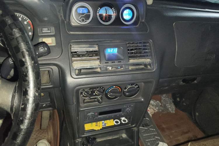 Used Leopaard Heijingang 2013 2.2L Manual Two-Wheel Drive Standard Version Audio And AC Panel