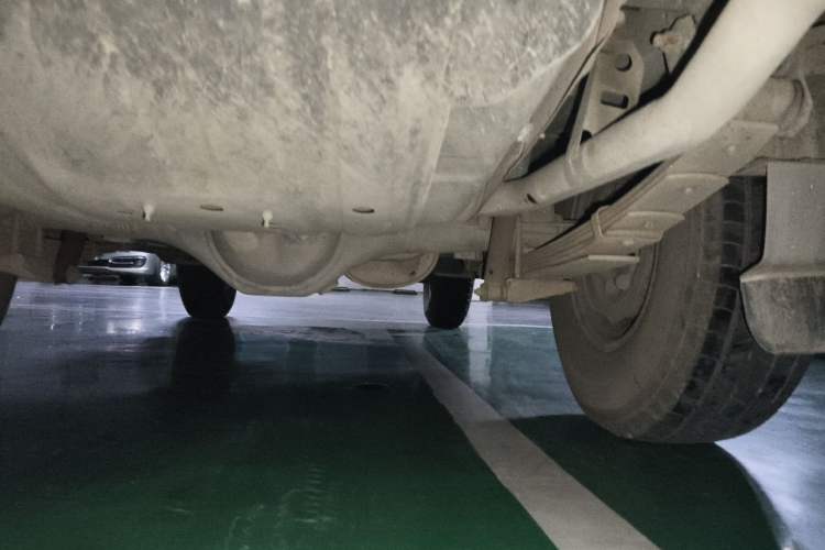 Used Leopaard Heijingang 2013 2.2L Manual Two-Wheel Drive Standard Version Chassis Rear Right