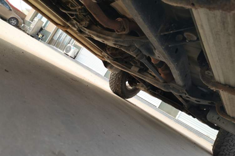Used Leopaard Heijingang 2013 2.2L Manual Two-Wheel Drive Standard Version Chassis Rear Right
