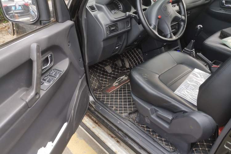 Used Leopaard Heijingang 2013 2.2L Manual 4x4 Standard Edition Driver Seat
