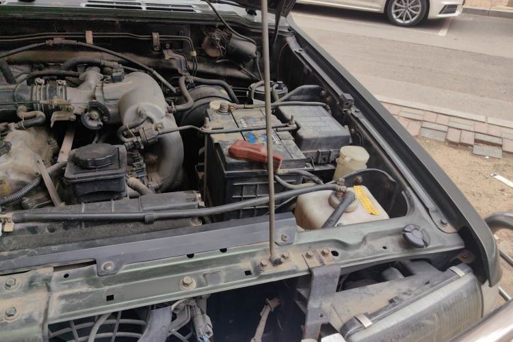Used Leopaard Heijingang 2013 2.2L Manual Two-Wheel Drive Standard Version Engine Bay Left