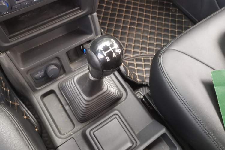 Used Leopaard Heijingang 2013 2.2L Manual 4x4 Standard Edition Gear Lever