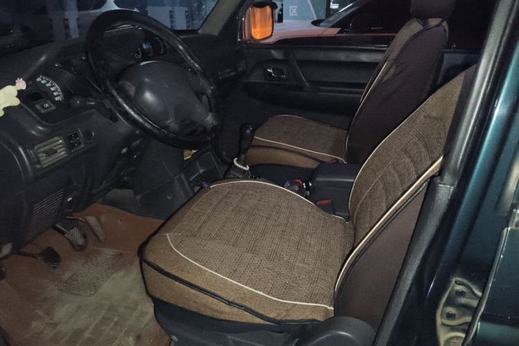 Used Leopaard Heijingang 2013 2.2L Manual Two-Wheel Drive Standard Version Left Front Seat