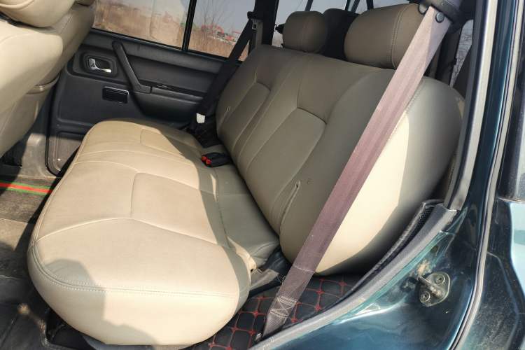 Used Leopaard Heijingang 2013 2.2L Manual Two-Wheel Drive Standard Version Left Rear Seat