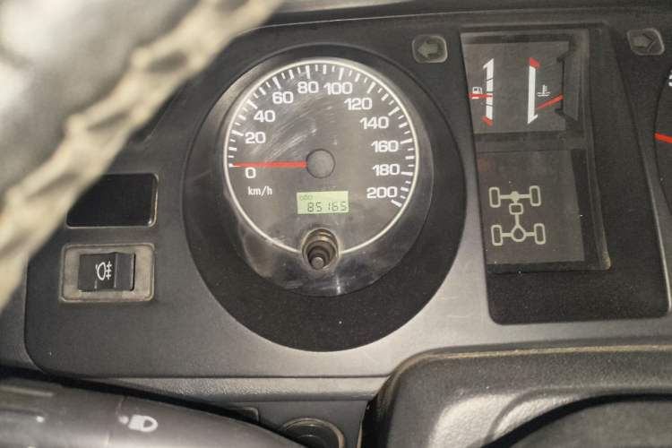 Used Leopaard Heijingang 2013 2.2L Manual Two-Wheel Drive Standard Version Odometer Close Up