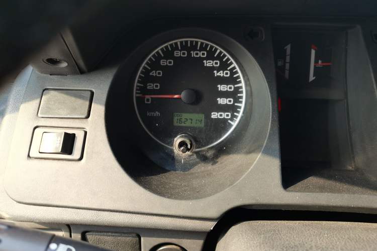Used Leopaard Heijingang 2013 2.2L Manual Two-Wheel Drive Standard Version Odometer Close Up