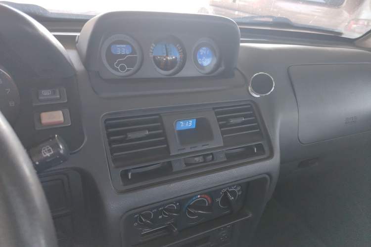 Used Leopaard Heijingang 2013 2.2L Manual Two-Wheel Drive Standard Version Audio And AC Panel