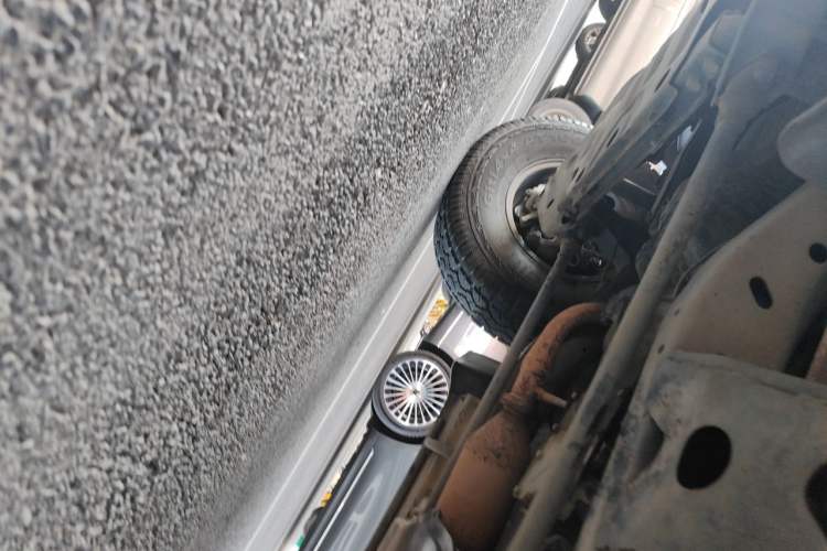 Used Leopaard Heijingang 2013 2.2L Manual Two-Wheel Drive Standard Version Chassis Front Left