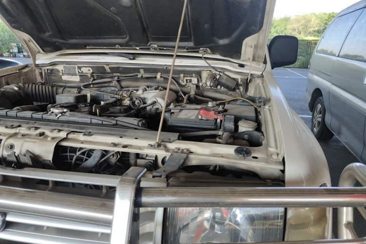 Used Leopaard Heijingang 2013 2.2L Manual Two-Wheel Drive Standard Version Engine Bay Left