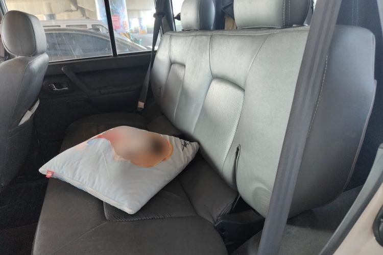 Used Leopaard Heijingang 2013 2.2L Manual Two-Wheel Drive Standard Version Left Rear Seat