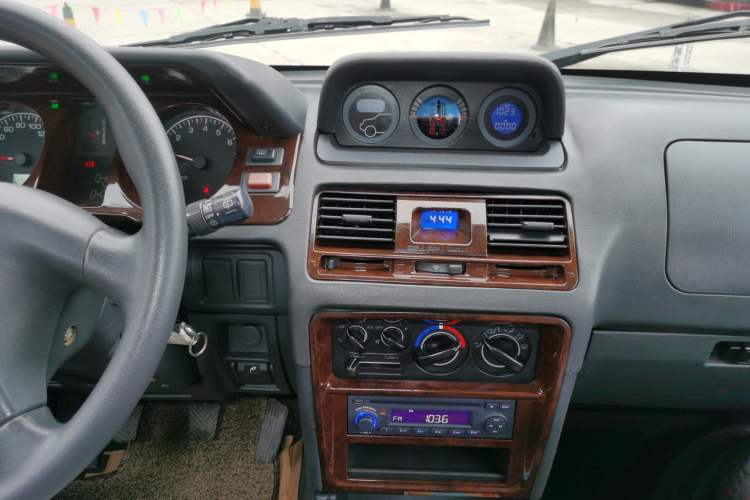 Used Leopaard Heijingang 2013 2.2L Manual Two-Wheel Drive Standard Version Audio And AC Panel