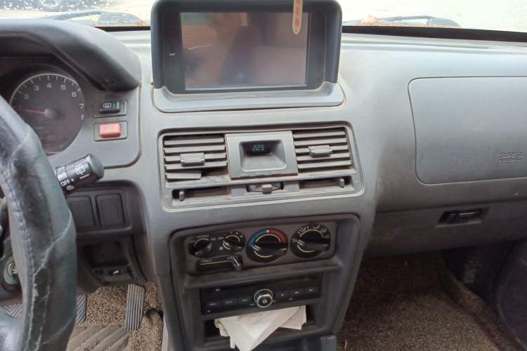 Used Leopaard Heijingang 2013 2.2L Manual Two-Wheel Drive Standard Version Audio And AC Panel