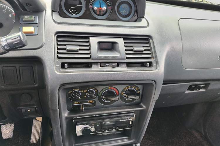 Used Leopaard Heijingang 2013 2.2L Manual 4x4 Standard Edition Audio And AC Panel