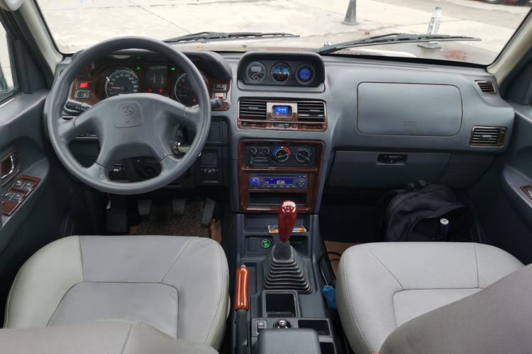 Used Leopaard Heijingang 2013 2.2L Manual Two-Wheel Drive Standard Version Center Console