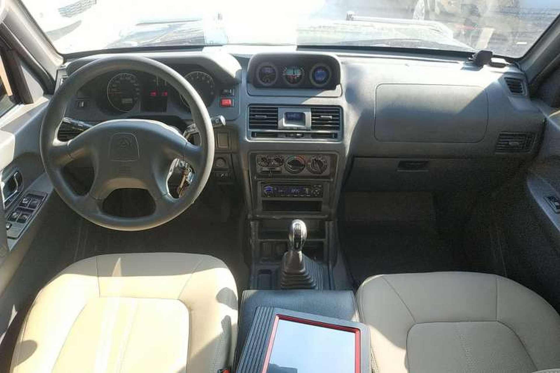 Used Leopaard Heijingang 2013 2.2L Manual Two-Wheel Drive Standard Version Center Console
