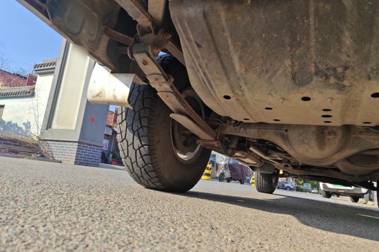 Used Leopaard Heijingang 2013 2.2L Manual Two-Wheel Drive Standard Version Chassis Rear Right