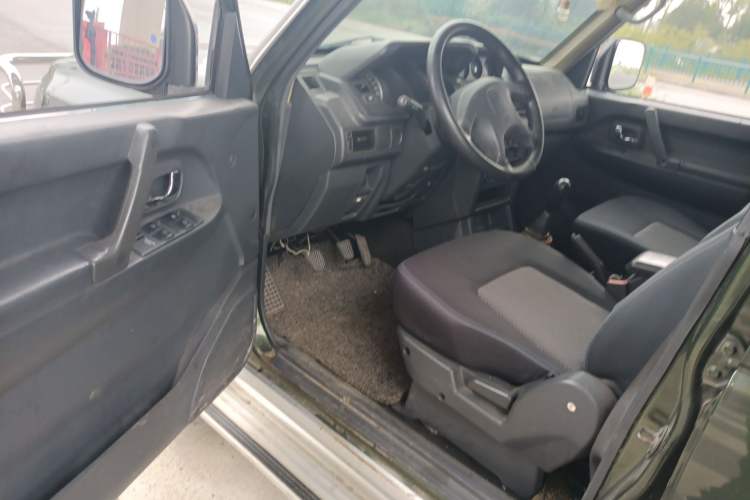 Used Leopaard Heijingang 2013 2.2L Manual Two-Wheel Drive Standard Version Driver Seat