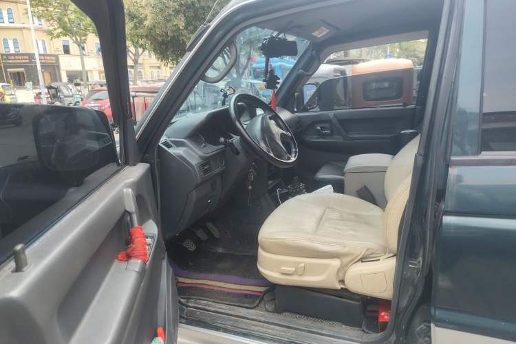 Used Leopaard Heijingang 2013 2.2L Manual 4x4 Standard Edition Driver Seat