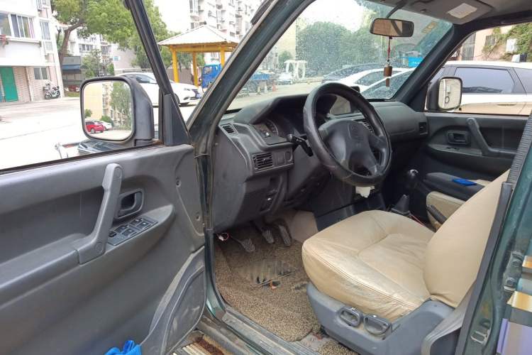 Used Leopaard Heijingang 2013 2.2L Manual Two-Wheel Drive Standard Version Driver Seat
