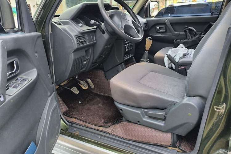 Used Leopaard Heijingang 2013 2.2L Manual 4x4 Standard Edition Driver Seat