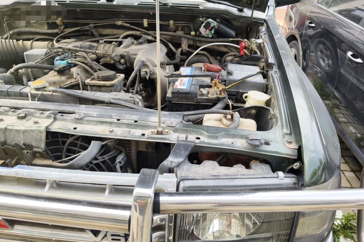 Used Leopaard Heijingang 2013 2.2L Manual Two-Wheel Drive Standard Version Engine Bay Left