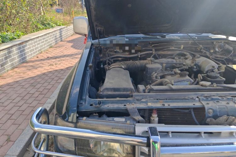 Used Leopaard Heijingang 2013 2.2L Manual Two-Wheel Drive Standard Version Engine Bay Right