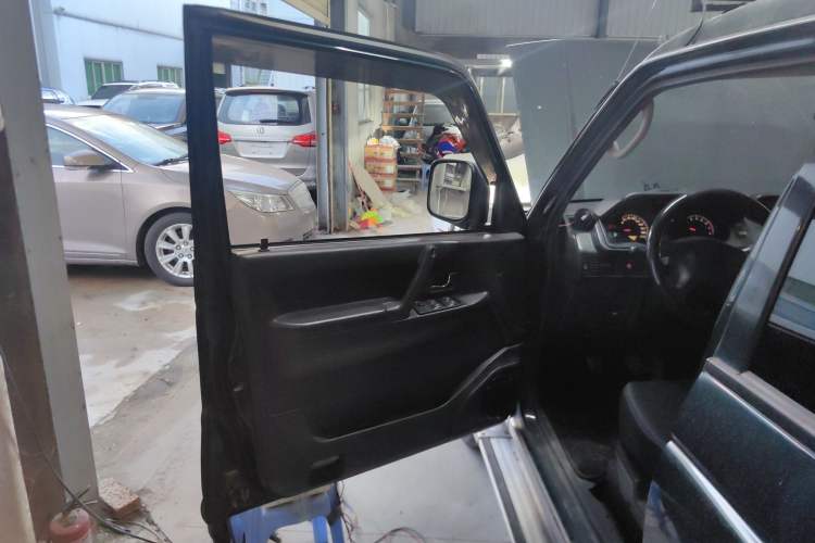 Used Leopaard Heijingang 2013 2.2L Manual 4x4 Standard Edition Left Front Door Interior