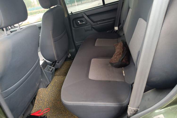 Used Leopaard Heijingang 2013 2.2L Manual Two-Wheel Drive Standard Version Left Rear Seat