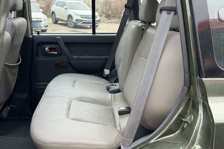 Used Leopaard Heijingang 2013 2.2L Manual Two-Wheel Drive Standard Version Left Rear Seat
